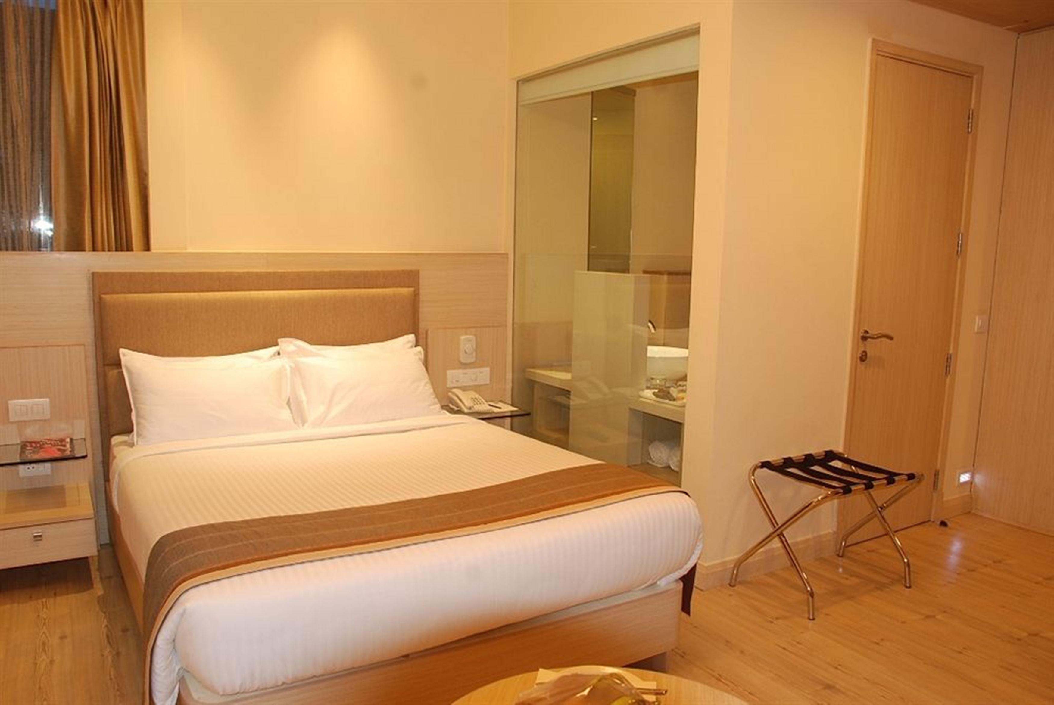 Sarovar Portico Naraina, Hotel Nova Deli Exterior foto