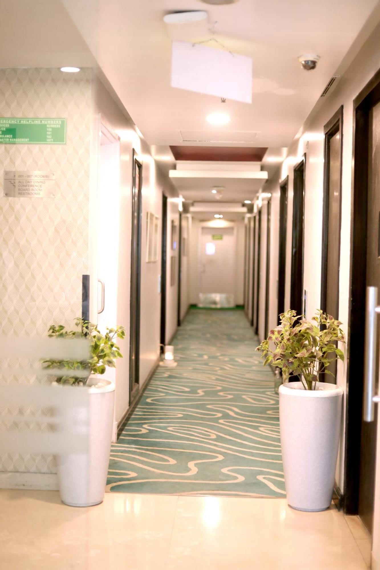 Sarovar Portico Naraina, Hotel Nova Deli Exterior foto
