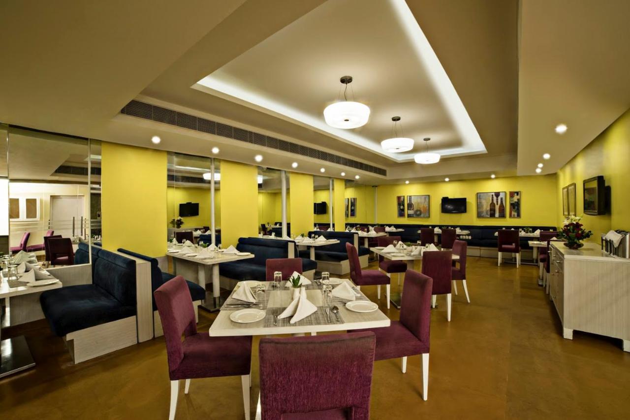 Sarovar Portico Naraina, Hotel Nova Deli Exterior foto